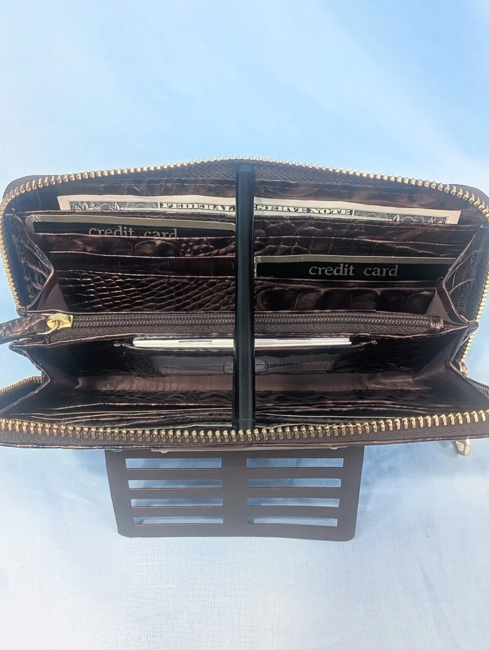 🔷NWOT Brahmin Chestnut Suri Wallet